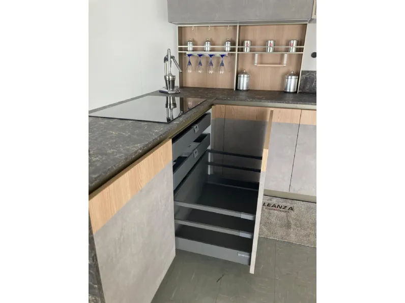 Cucina a prezzo scontato con penisola design Natural Moretti compact