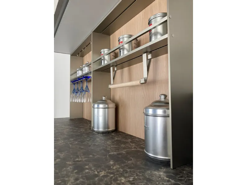 Cucina a prezzo scontato con penisola design Natural Moretti compact
