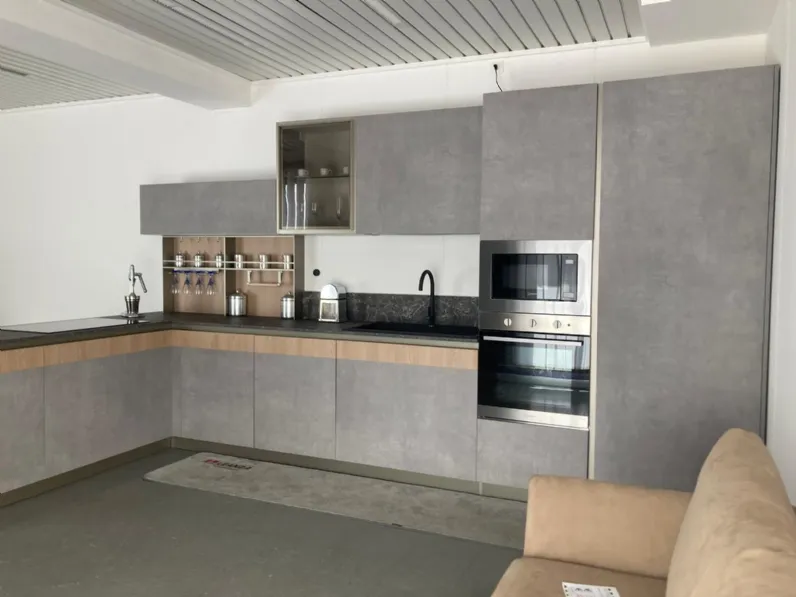 Cucina a prezzo scontato con penisola design Natural Moretti compact