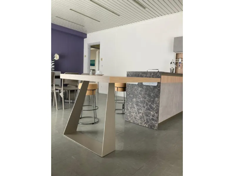 Cucina a prezzo scontato con penisola design Natural Moretti compact