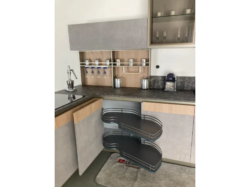 Cucina a prezzo scontato con penisola design Natural Moretti compact