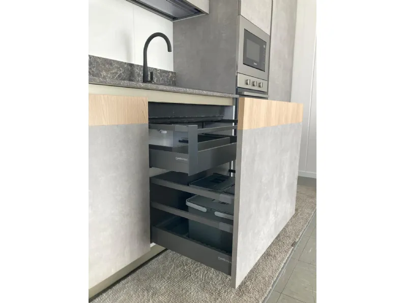 Cucina a prezzo scontato con penisola design Natural Moretti compact