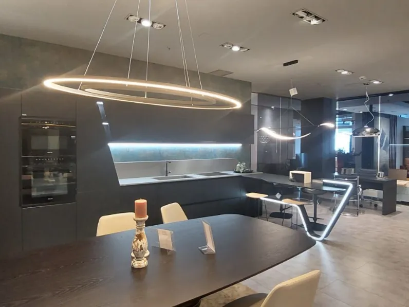 Cucina Snaidero design con penisola altri colori in laccata opaco Vision