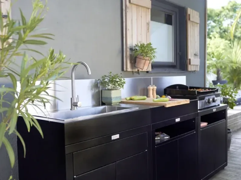 Cucina lineare in acciaio modello Tre moduli con piastra elettrica ad un prezzo riservato 