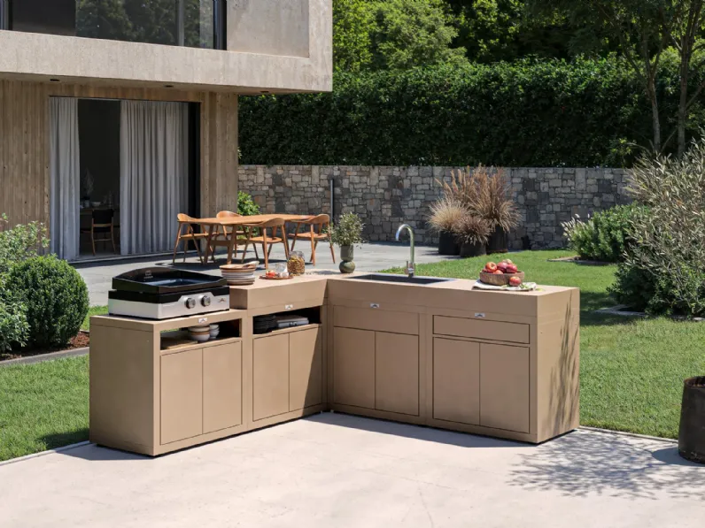 Cucina lineare in acciaio modello Tre moduli con piastra elettrica ad un prezzo riservato 