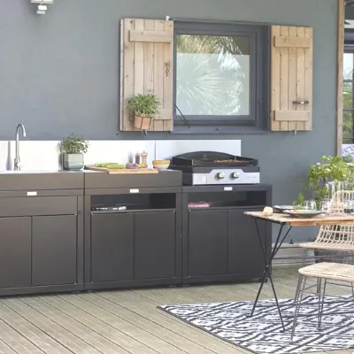 Cucina lineare in acciaio modello Tre moduli con piastra elettrica ad un prezzo riservato 