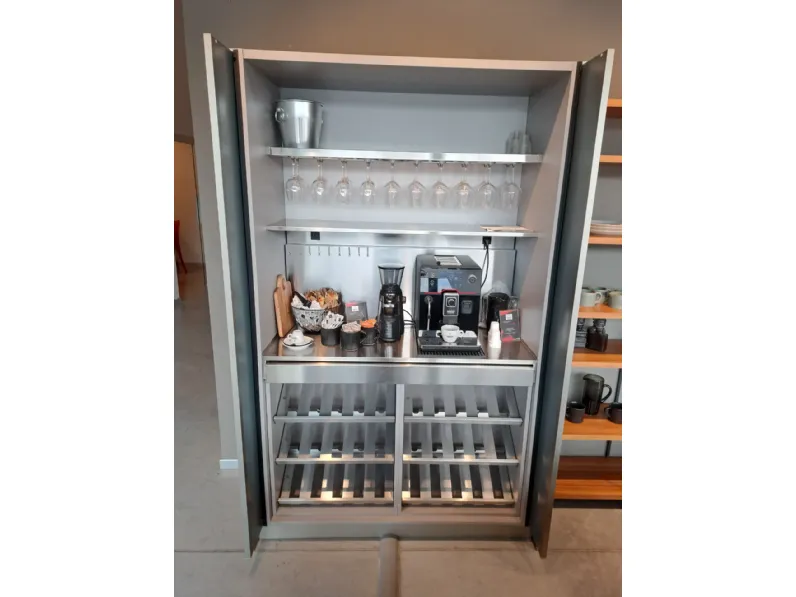 Cucina con isola in polimerico a prezzo scontato 50%