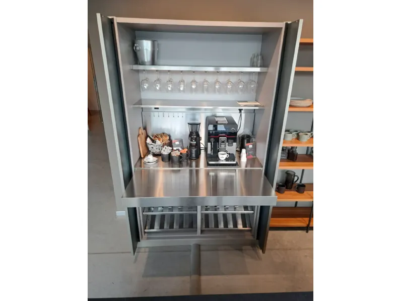 Cucina con isola in polimerico a prezzo scontato 50%