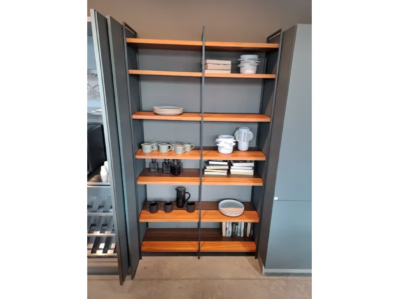 Cucina con isola in polimerico a prezzo scontato 50%