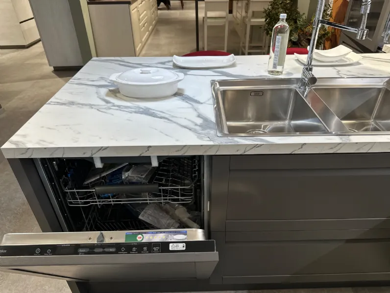 Cucina con penisola moderna altri colori Scavolini Carattere a soli 10000 Euro