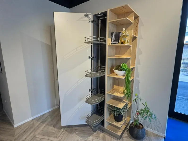 Cucina con penisola in laccata opaco a prezzo scontato 60%