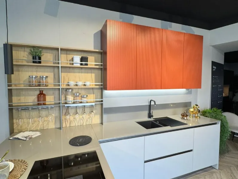 Cucina con penisola in laccata opaco a prezzo scontato 60%