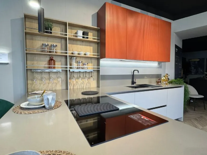Cucina con penisola in laccata opaco a prezzo scontato 60%