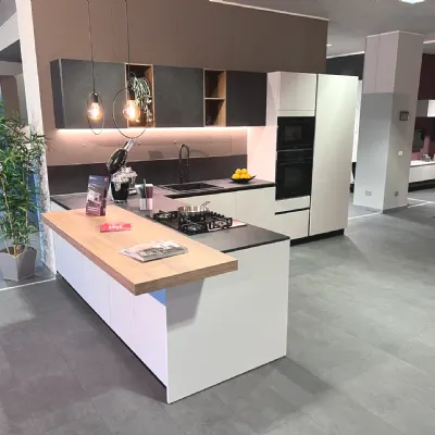 Cucina moderna con penisola Liberamente Scavolini a prezzo scontato