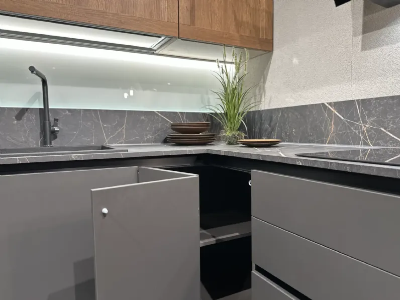 Cucina con penisola moderna altri colori Scavolini Evolution a soli 9000 Euro