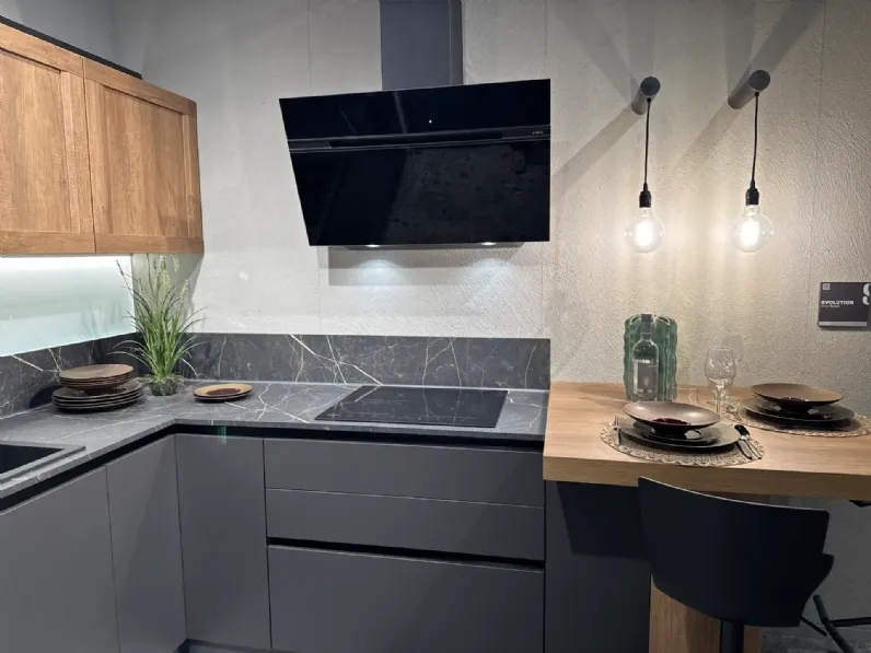 Cucina con penisola moderna altri colori Scavolini Evolution a soli 9000 Euro