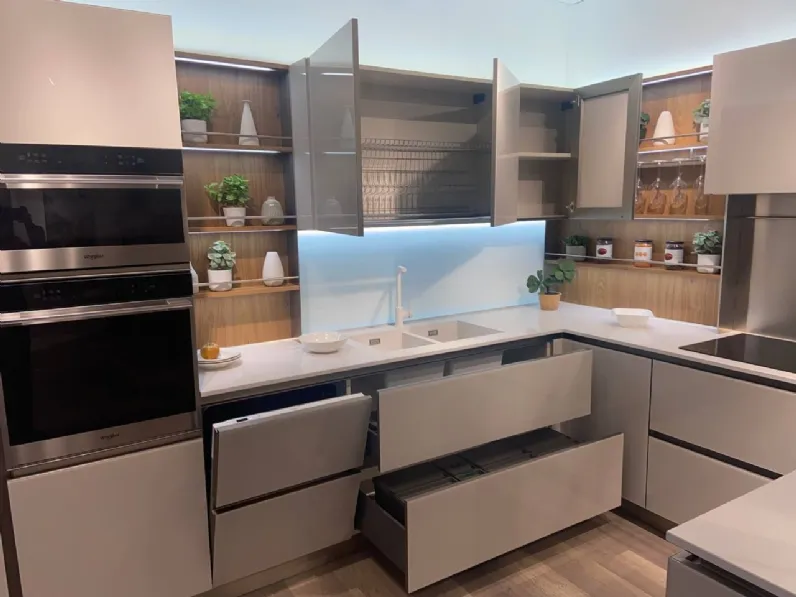 Cucina a prezzo ribassato con penisola moderna Riflex Veneta Cucine
