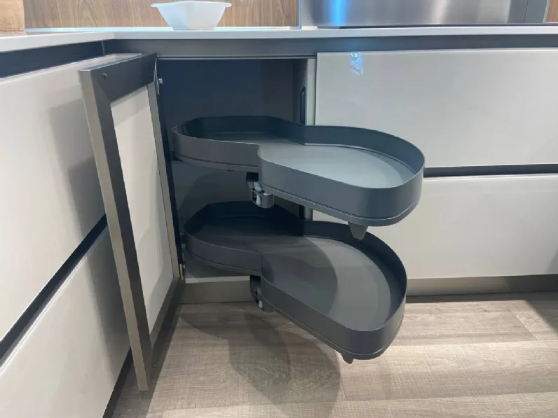 Cucina a prezzo ribassato con penisola moderna Riflex Veneta Cucine