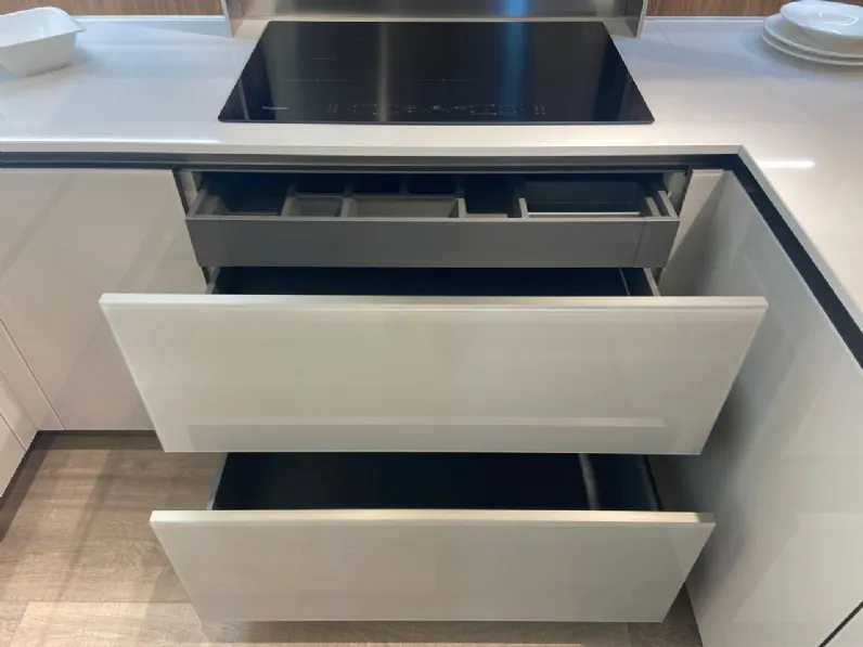 Cucina a prezzo ribassato con penisola moderna Riflex Veneta Cucine