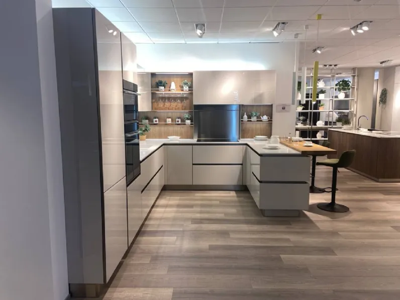 Cucina a prezzo ribassato con penisola moderna Riflex Veneta Cucine