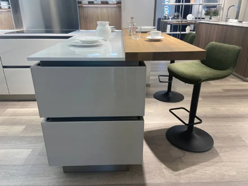 Cucina a prezzo ribassato con penisola moderna Riflex Veneta Cucine
