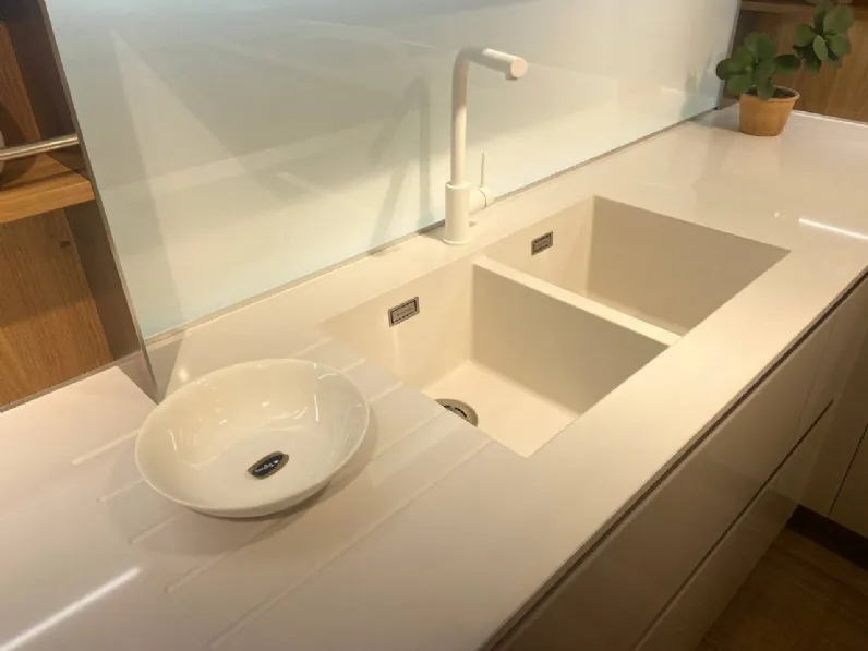 Cucina a prezzo ribassato con penisola moderna Riflex Veneta Cucine