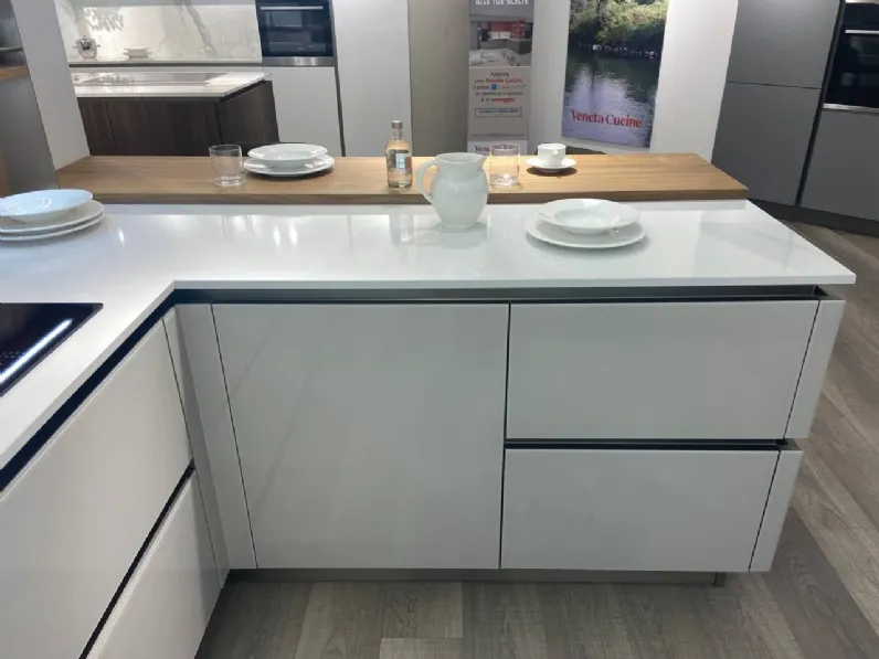 Cucina a prezzo ribassato con penisola moderna Riflex Veneta Cucine