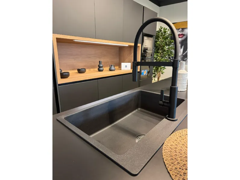 Cucina Infinity design antracite Stosa con isola scontata 45%