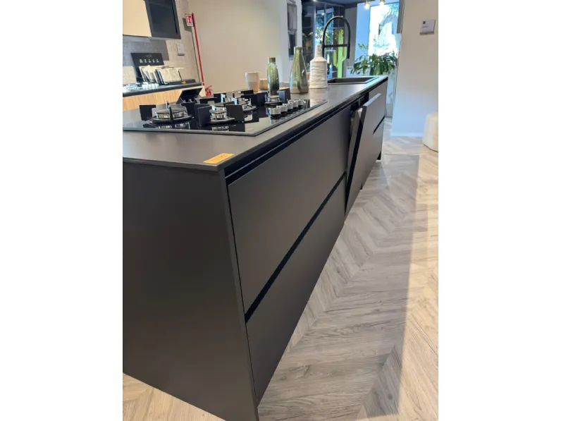 Cucina Infinity design antracite Stosa con isola scontata 45%