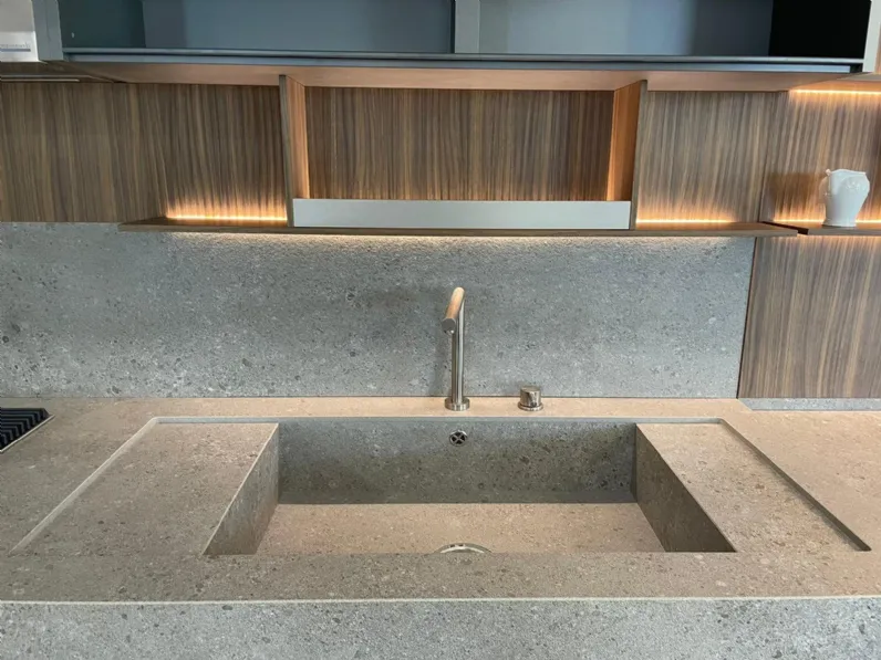 Cucina con penisola in legno antracite Sign a prezzo ribassato