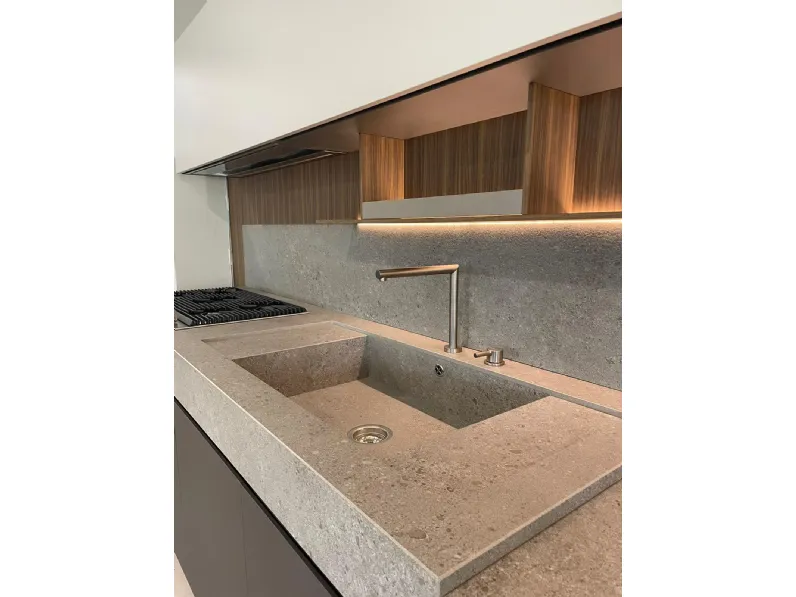 Cucina con penisola in legno antracite Sign a prezzo ribassato