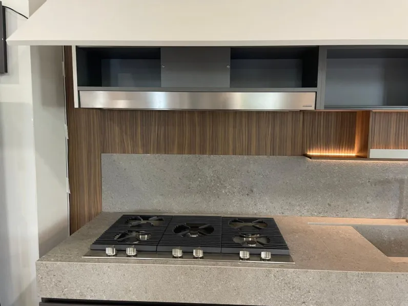 Cucina con penisola in legno antracite Sign a prezzo ribassato