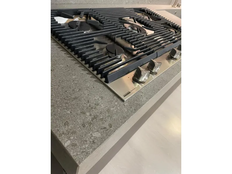 Cucina con penisola in legno antracite Sign a prezzo ribassato