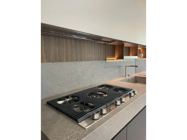 Cucina con penisola in legno antracite Sign a prezzo ribassato