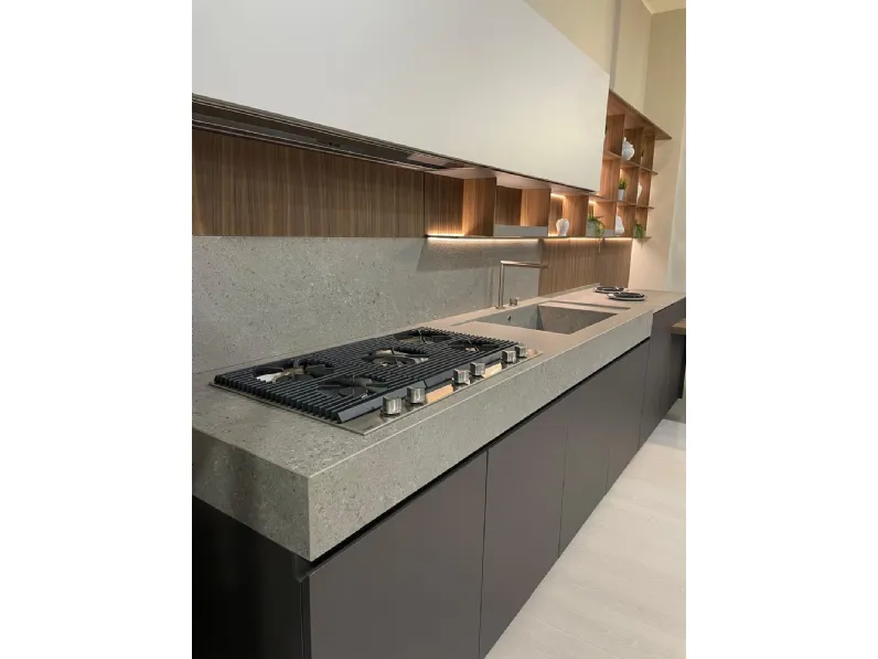 Cucina con penisola in legno antracite Sign a prezzo ribassato