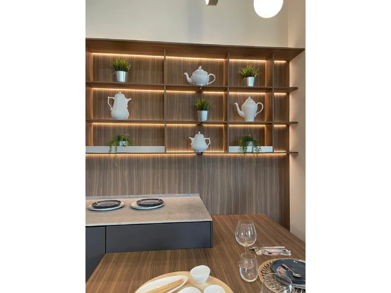 Cucina con penisola in legno antracite Sign a prezzo ribassato