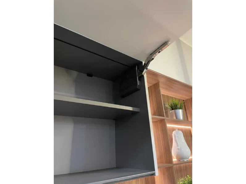 Cucina con penisola in legno antracite Sign a prezzo ribassato