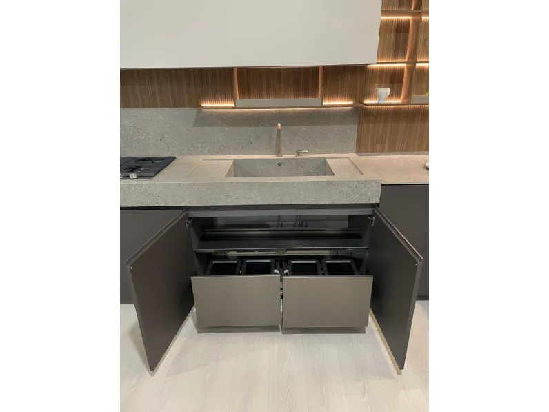 Cucina con penisola in legno antracite Sign a prezzo ribassato