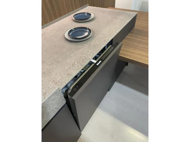 Cucina con penisola in legno antracite Sign a prezzo ribassato