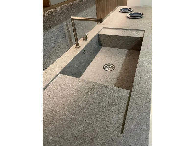 Cucina con penisola in legno antracite Sign a prezzo ribassato