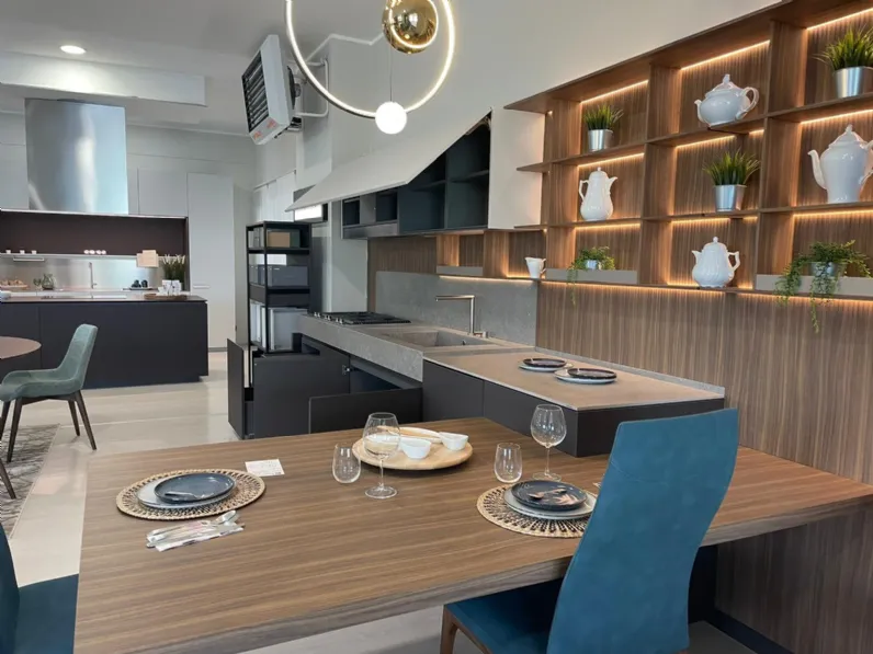 Cucina con penisola in legno antracite Sign a prezzo ribassato