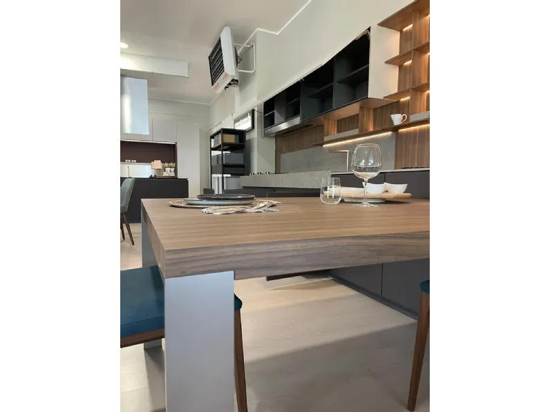 Cucina con penisola in legno antracite Sign a prezzo ribassato
