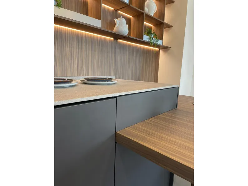 Cucina con penisola in legno antracite Sign a prezzo ribassato
