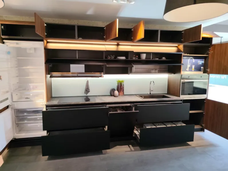 Cucina grigia design lineare Erika Aran a soli 11850 Euro