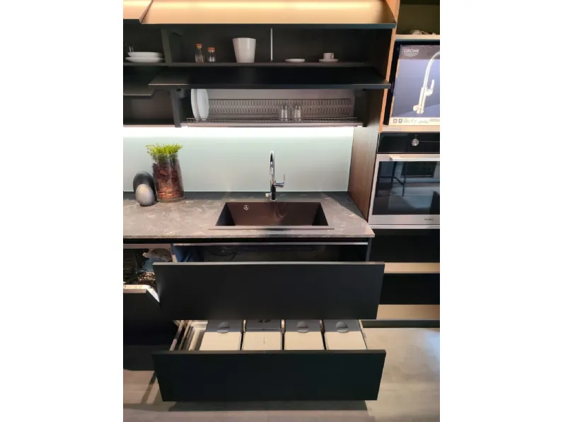 Cucina grigia design lineare Erika Aran a soli 11850 Euro