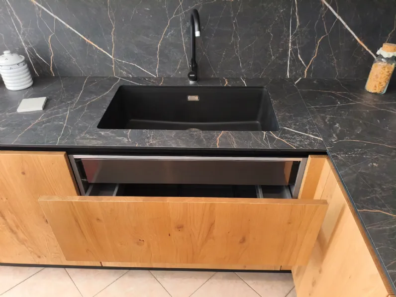 Cucina ad angolo in legno a prezzo ribassato 50%