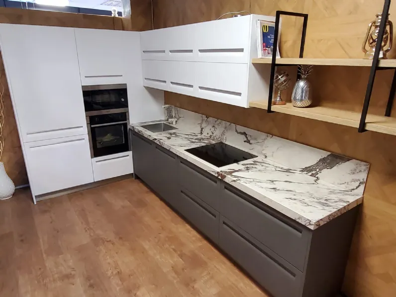 Cucina ad angolo in polimerico opaco bianca Expo a prezzo scontato