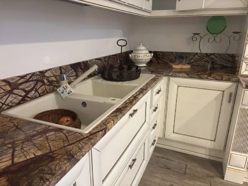 Cucina ad angolo in laccata a prezzo ribassato 50%