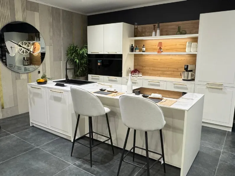 Cucina Miton country con isola bianca in laccata opaco Tes