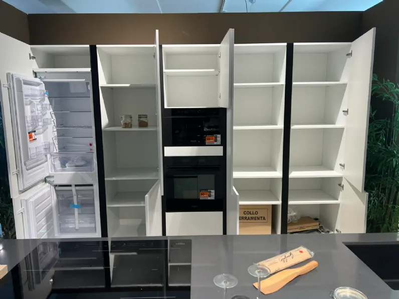 Cucina  pop moderna bianca Mobilturi con isola scontata 61%